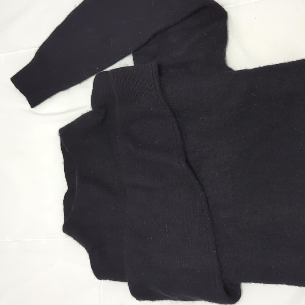 Uniqlp 60% Wool Sweater Black Mock Neck - XS